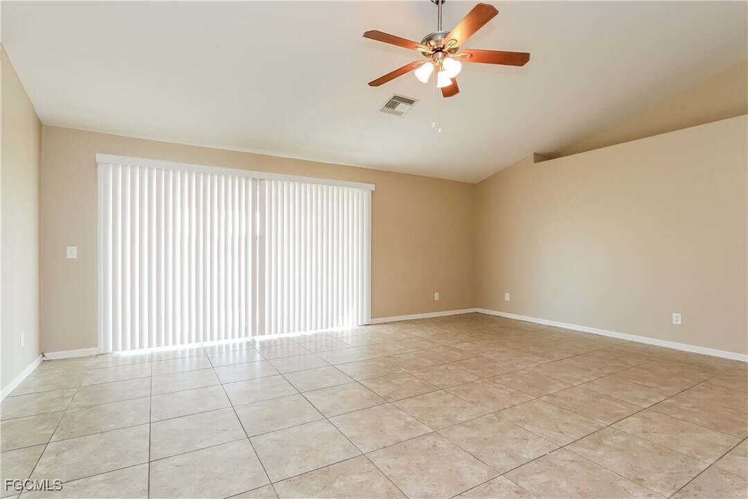 2503 NW Juanita Pl in Cape Coral, FL - Building Photo