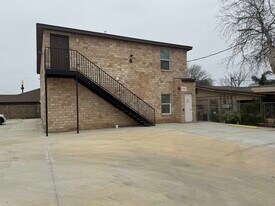 2302 Rosario St in Laredo, TX - Building Photo
