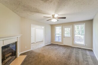 823 Hadley Rd in Clarksville, TN - Building Photo - Building Photo