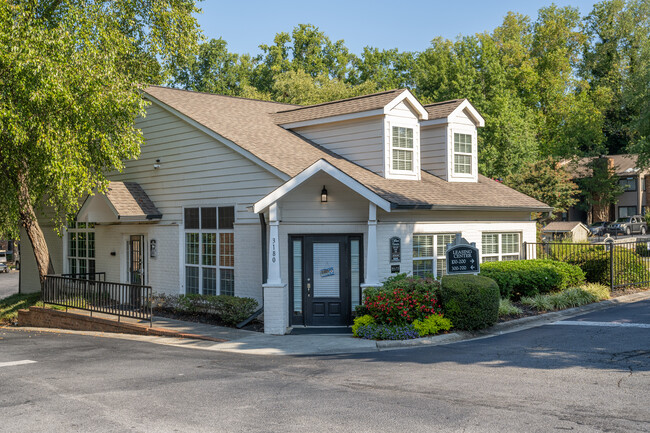 Park on Clairmont in Atlanta, GA - Foto de edificio - Building Photo