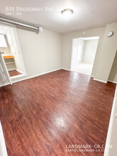 800 Broadway Ave NW in Grand Rapids, MI - Building Photo - Building Photo