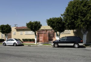 1581 W 29th St in Los Angeles, CA - Building Photo