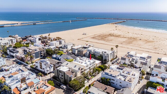 16 Voyage St in Los Angeles, CA - Building Photo - Building Photo