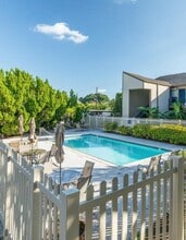 7031 N Holiday Dr in Galveston, TX - Building Photo - Building Photo