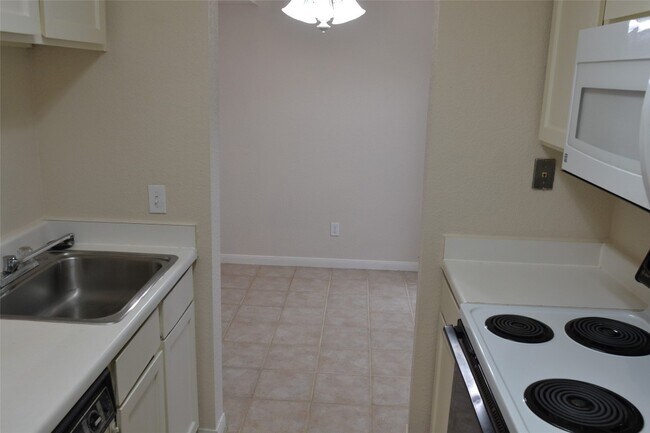 6111 Beverly Hill St