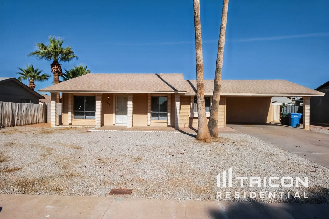 8948 W Heatherbrae Dr in Phoenix, AZ - Building Photo