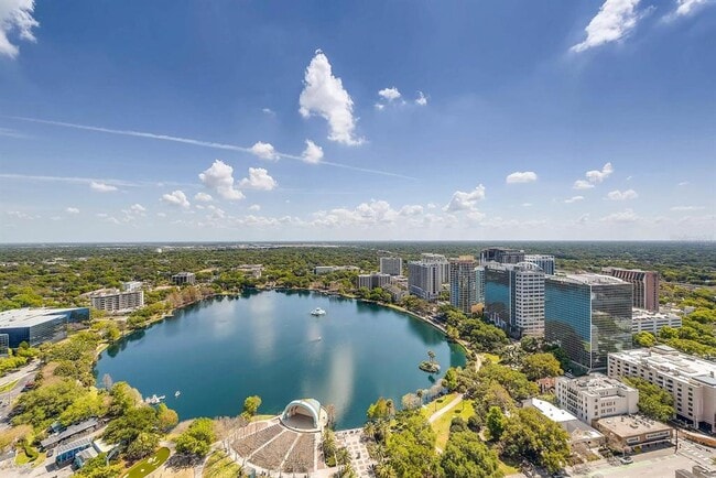 111 E Washington St in Orlando, FL - Building Photo - Building Photo