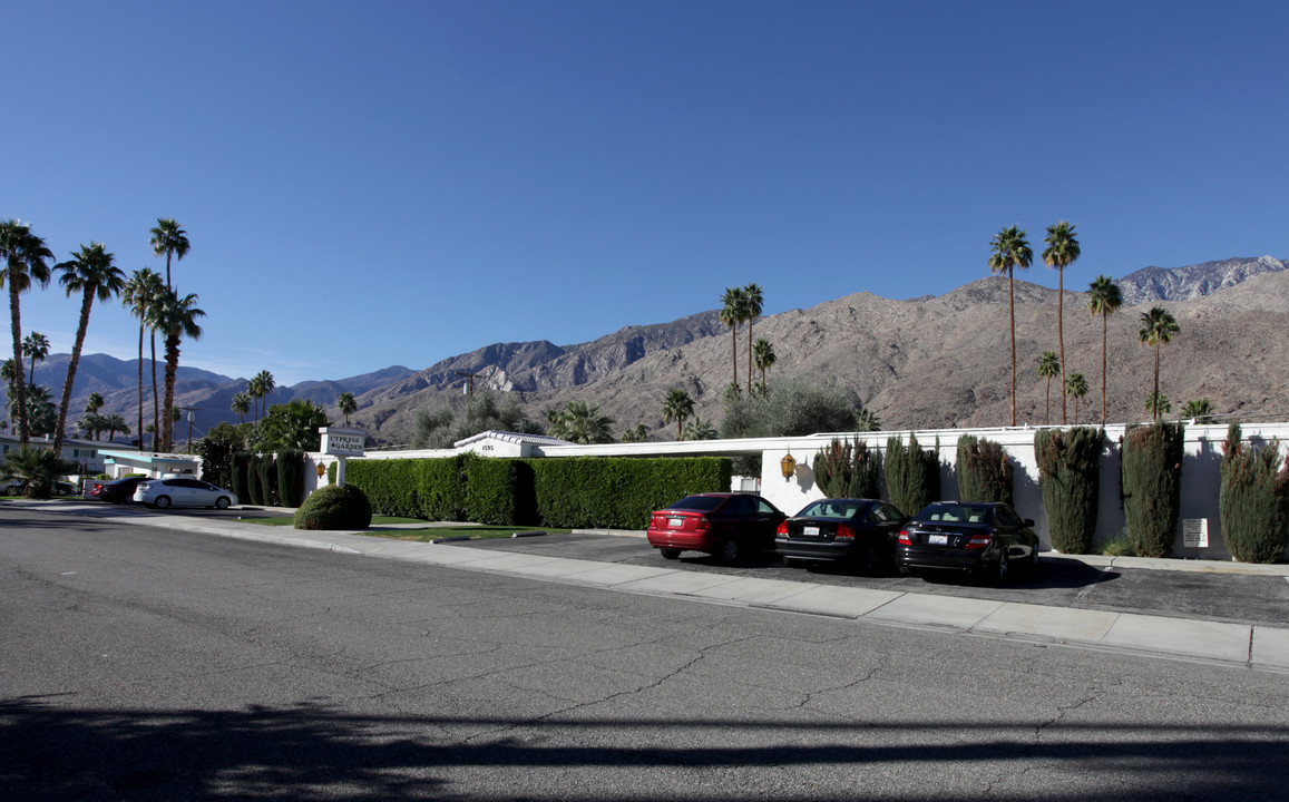 Cypress Garden Apartments in Palm Springs, CA - Building Photo