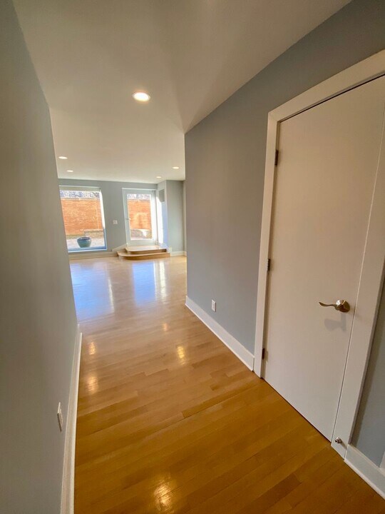 221 W 48th St in Kansas City, MO - Building Photo