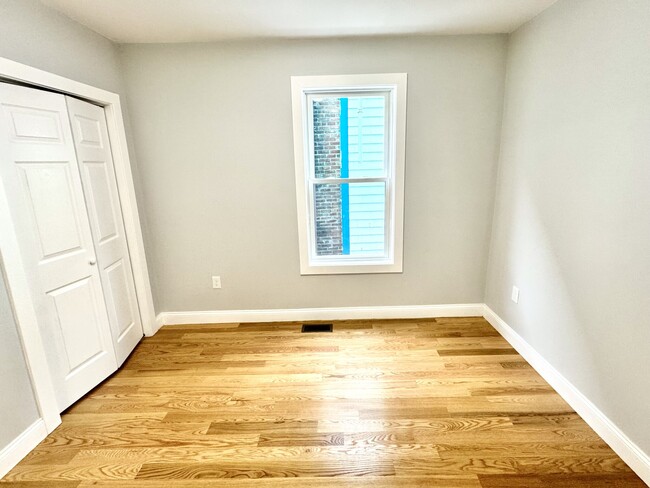 7 Ward St, Unit 1 in Somerville, MA - Building Photo - Building Photo