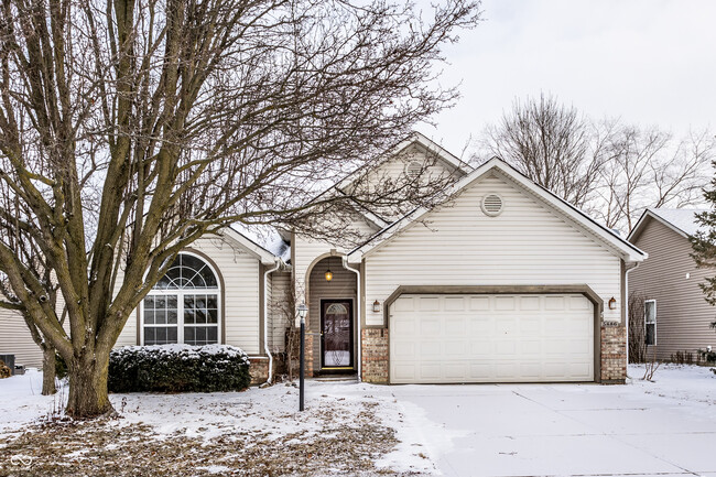 5886 Hollow Oak Trail in Carmel, IN - Building Photo - Building Photo