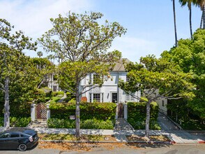 1234-1240-N Crescent St in West Hollywood, CA - Foto de edificio - Building Photo