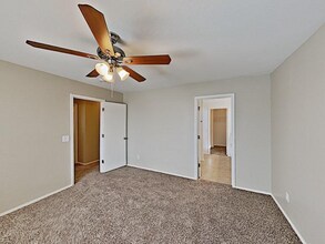 16008 W Vogel Ave in Goodyear, AZ - Building Photo - Building Photo