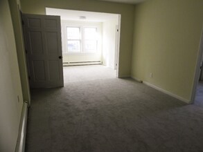 25 Cove Ave in Norwalk, CT - Foto de edificio - Building Photo