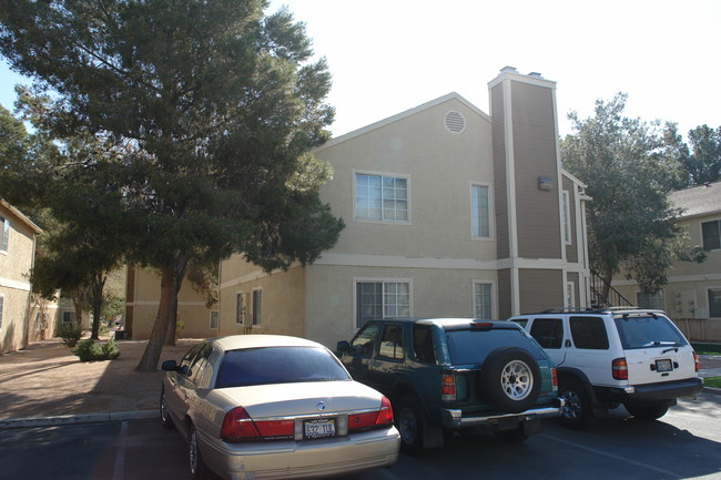 Village @ Karen in Las Vegas, NV - Foto de edificio - Building Photo