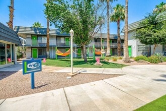 Studio 710 Apartments in Tempe, AZ - Foto de edificio - Building Photo