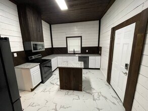 112 Yates St in Mount Vernon, TX - Building Photo - Building Photo