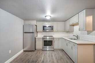 4833 NE 11th Ave in Portland, OR - Building Photo - Building Photo