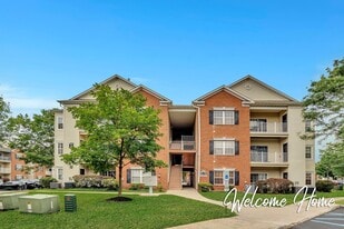 524 Coppola Dr in South Plainfield, NJ - Building Photo