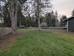 14618 Kapowsin Hwy E in Graham, WA - Foto de edificio - Building Photo