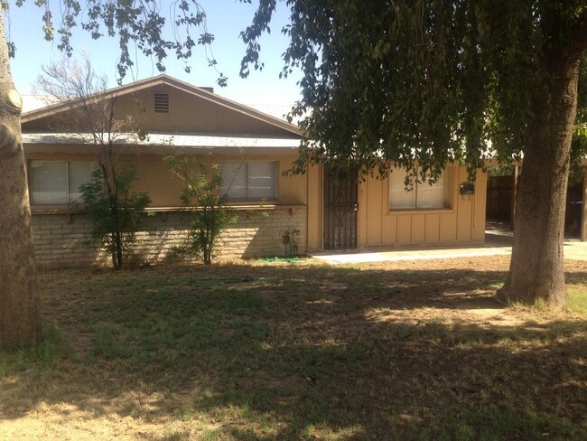 property at 1018 W 12th Pl