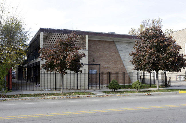 2332 S Central in Cicero, IL - Foto de edificio - Building Photo