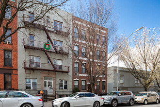 270 1st St in Brooklyn, NY - Foto de edificio - Building Photo