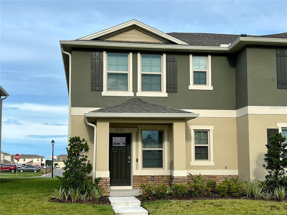 1719 Walnut Crk Dr in Kissimmee, FL - Building Photo