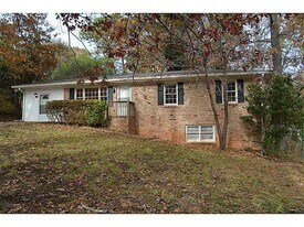 652 Moselle Dr in Mableton, GA - Building Photo