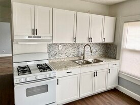 72 Cleveland Ave, Unit 2 in Binghamton, NY - Building Photo
