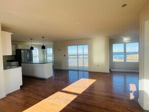 6 Cross Beach Rd in Seabrook, NH - Building Photo - Building Photo