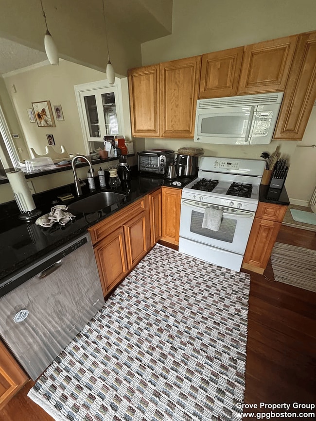 92 Fayette St, Unit 92 in Watertown, MA - Building Photo - Building Photo