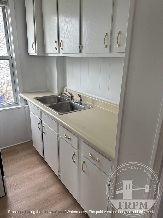 33 16th St in Fall River, MA - Building Photo - Building Photo