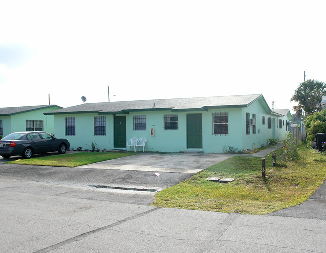 1940 SW 44th Ave in Fort Lauderdale, FL - Building Photo - Building Photo