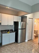 1610 NW 66th St in Miami, FL - Foto de edificio - Building Photo