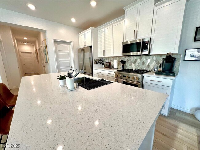 600 Carriage Hill Dr in Las Vegas, NV - Building Photo - Building Photo