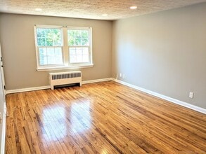 1010 Trout Brook Dr in West Hartford, CT - Building Photo - Building Photo