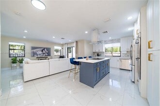 1451 SW 11th Pl in Fort Lauderdale, FL - Foto de edificio - Building Photo