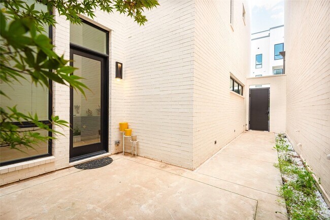 610 N Oak Cliff Blvd, Unit 103 in Dallas, TX - Building Photo - Building Photo
