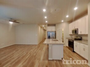 5723 Jayden Pass in Saint Hedwig, TX - Foto de edificio - Building Photo