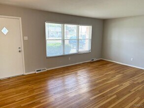 724 Clarence Dr in St. Charles, MO - Building Photo - Building Photo