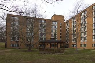 JFK Towers in Durham, NC - Foto de edificio - Building Photo