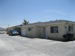 21809 Ottawa Rd in Apple Valley, CA - Foto de edificio - Building Photo