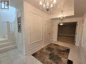 136 Glenncastle Dr in Ottawa, ON - Building Photo - Building Photo