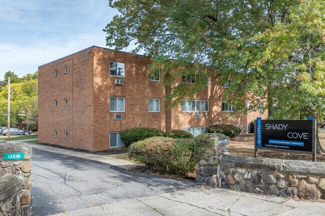 Shady Cove Apartments in Lakewood, OH - Building Photo - Building Photo