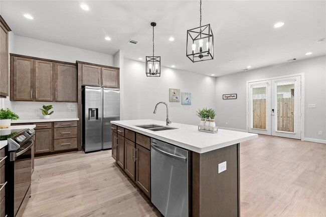 property at 2214 Roozy Lk Ln