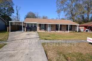 209 Cypress Dr in Baker, LA - Building Photo
