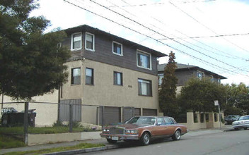 The Hilton Apartments in Oakland, CA - Building Photo - Building Photo