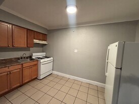 9453 S Loomis St, Unit 304 in Chicago, IL - Building Photo