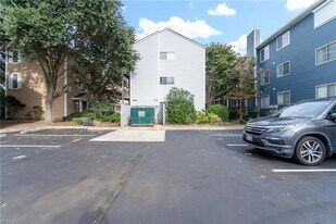 2316 Starfish Rd, Unit 102 in Virginia Beach, VA - Building Photo